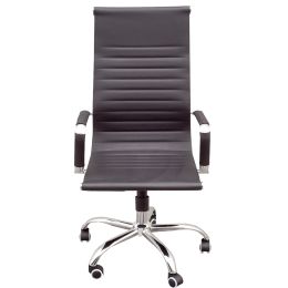 Καρέκλα γραφείου εργονομικού σχεδιασμού σε μαύρο χρώμα και μεταλλικά μπράτσα ιδανική για ώρες στο γραφείο.
