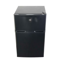 Ψυγείο μικρού τύπου δαπέδου δίπορτο με χωρητικότητα 71Lt και με διάσταση 48x44,5x84,5cm σε μαύρο χρώμα.